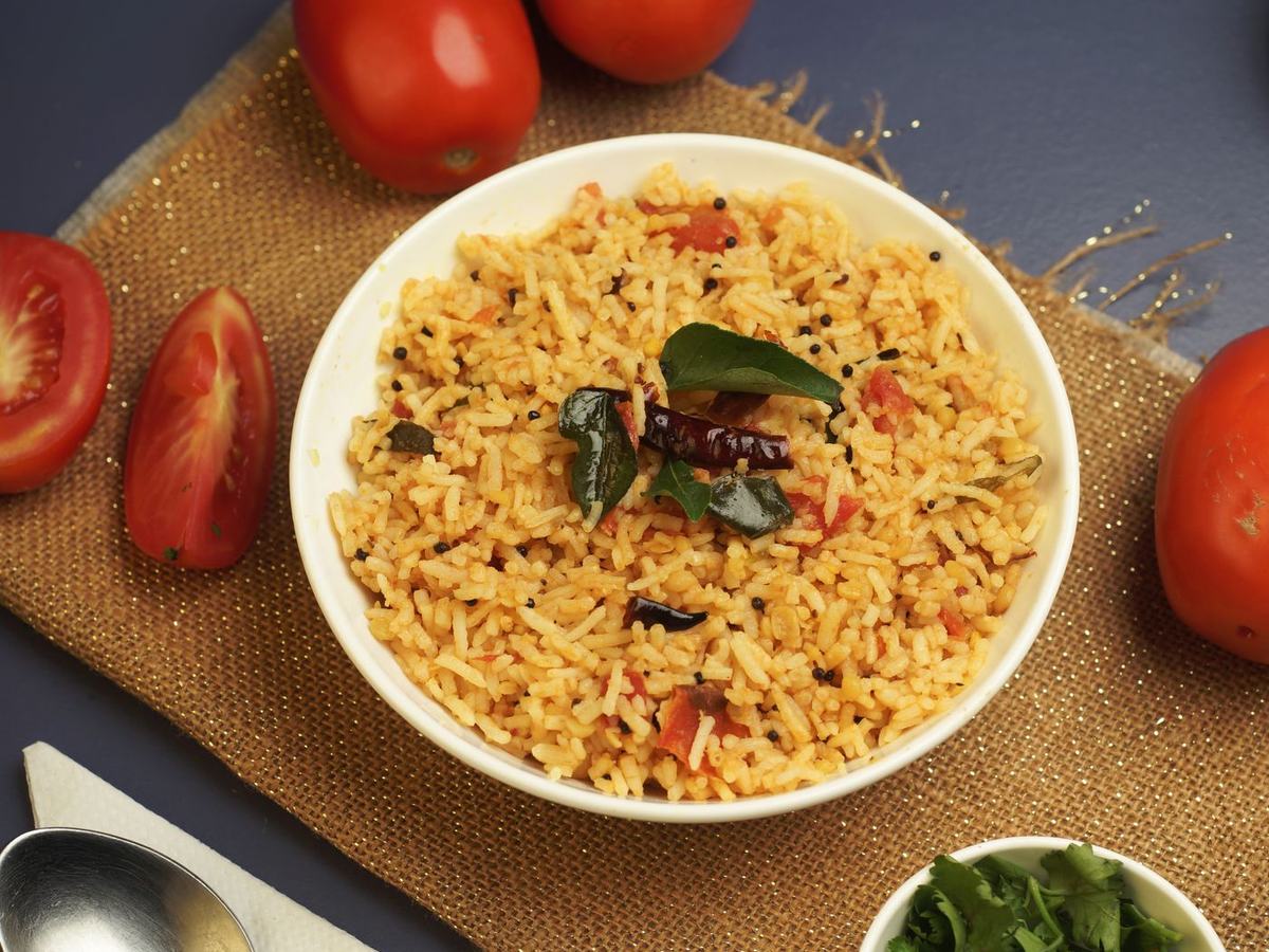 طبق أرز أحمر